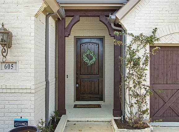 2nd image of 605 Heritage Ln