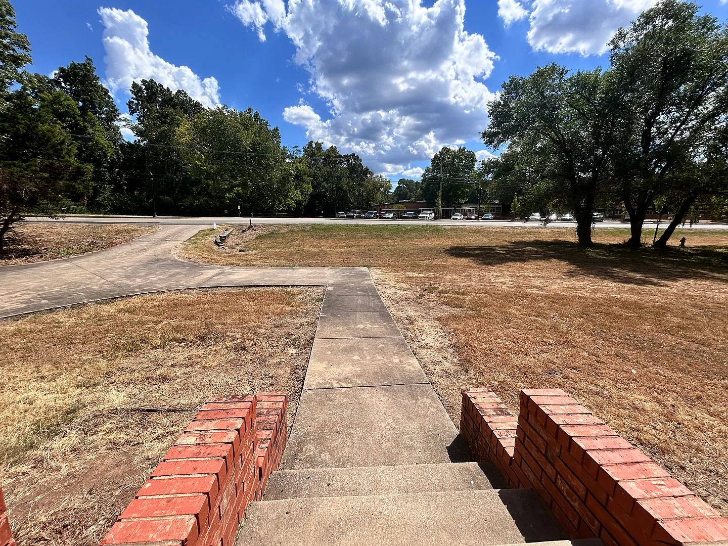 Historic home! 4 Bedroom 2 Bathroom home, private parking. — Photo 4