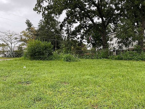 5th image of De Soto Ave