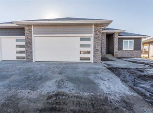 9513 W Kingfisher Dr, Sioux Falls, SD 57107