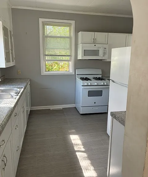 201 S Logan St — Photo 5