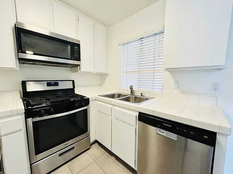 10520 National Blvd — Photo 8