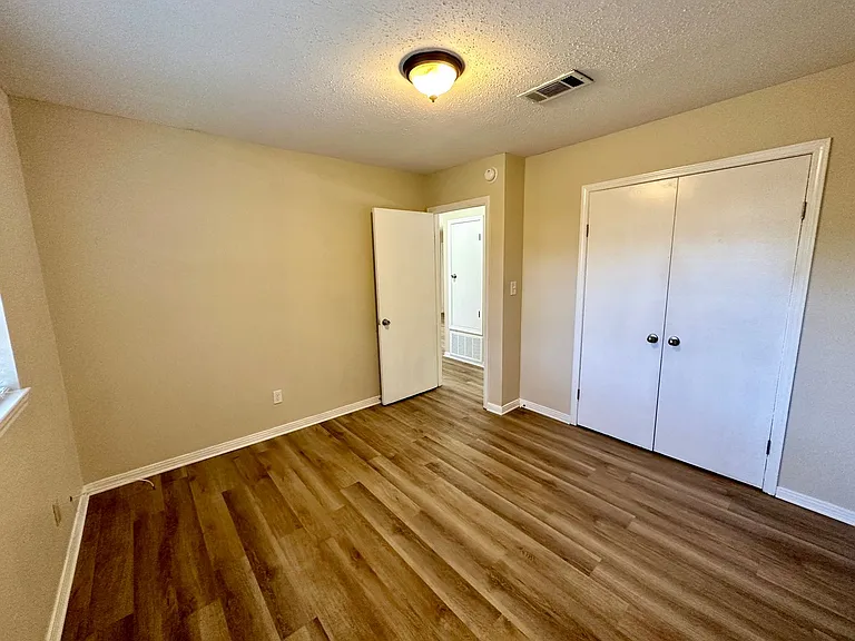 5820 Sanders Ave #F — Photo 9
