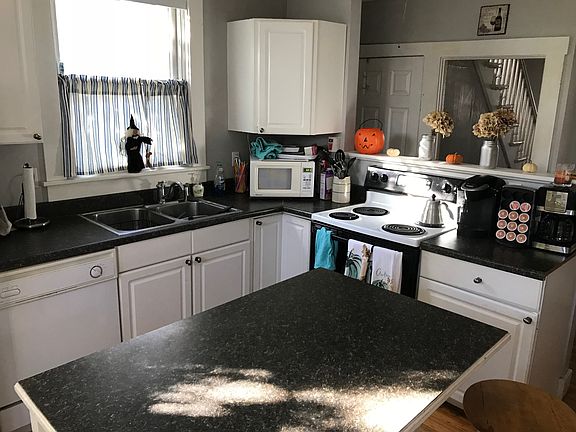 3rd image of 11 Dean Ave