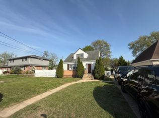 2306 Lincoln St, Bellmore, NY 11710
