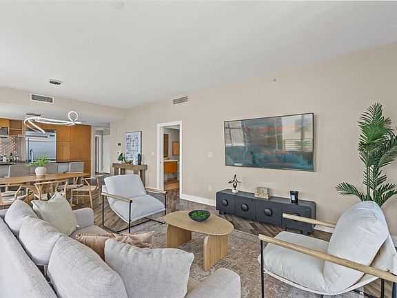 5th image of 1120 E KENNEDY BOULEVARD #1229