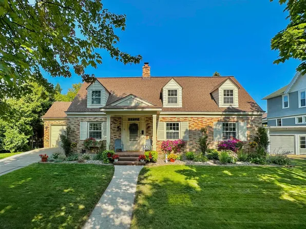 1722 7th St, Menominee, MI 49858