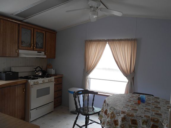 5th image of 12 Robin Ln