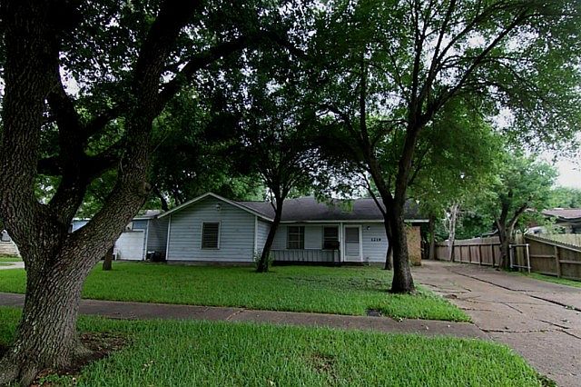 1st image of 1219 Park Ln