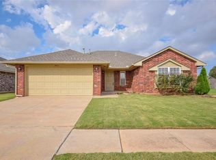 4013 Applegate Dr, Moore, OK 73160