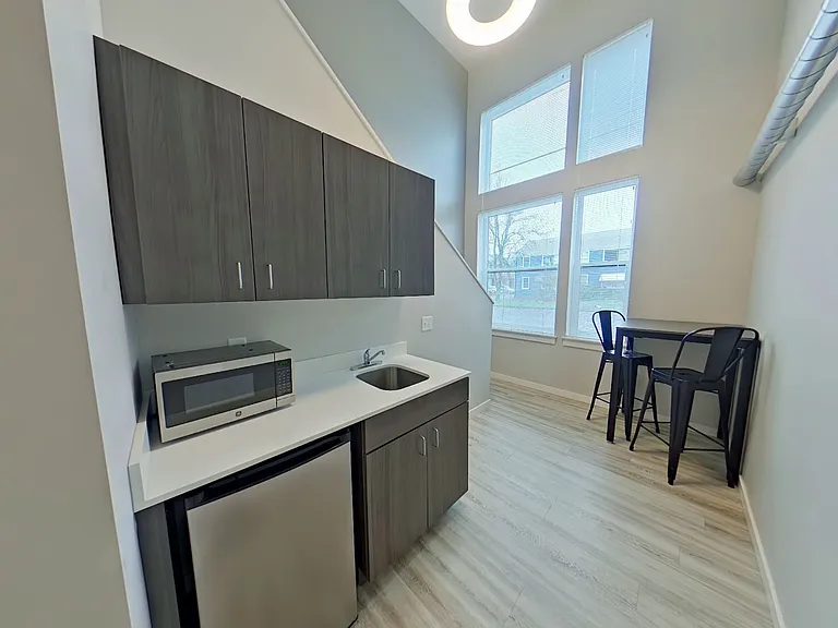 Ferry Street Flats - Modern Studios and Lofted units right by campus! — Photo 41