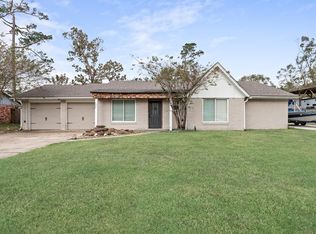 126 Wood Manor Ln, Sour Lake, TX 77659