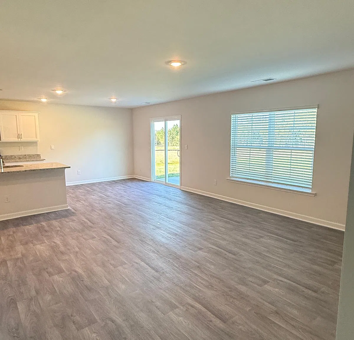 5 bed, 2558 sqft, $2,700 — Photo 3
