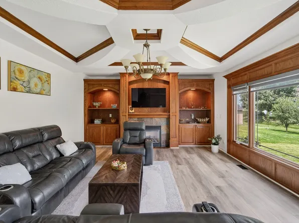 4309 129th St, Urbandale, IA 50323