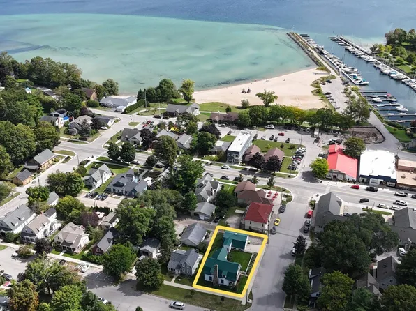 118 W Adams St, Suttons Bay, MI 49682