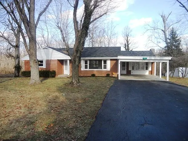 1112 Hillcrest Dr photo 1