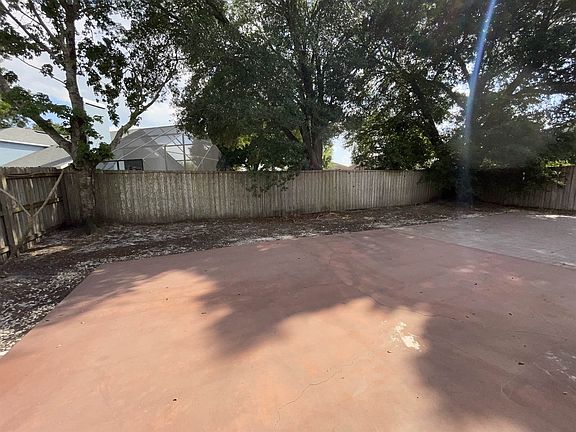 5th image of 1039 Sweetbrook Way