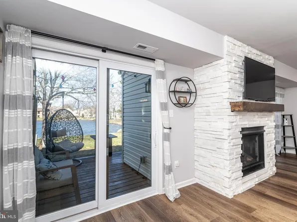 45 Viburnum Ln, Mount Laurel, NJ 08054