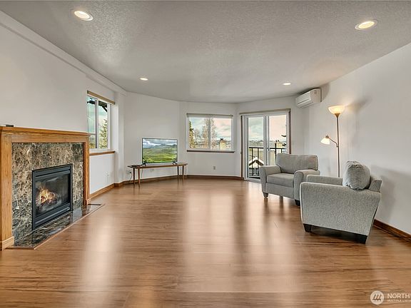 5th image of 909 N I Street #205
