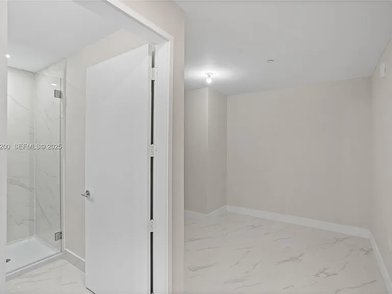 700 NE 24th St #602 — Photo 18