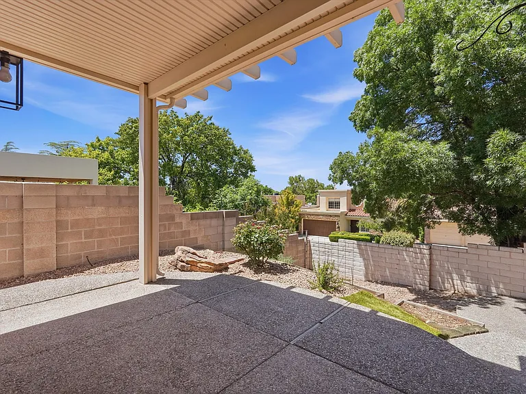 10021 Bridgepointe Ct NE — Photo 38