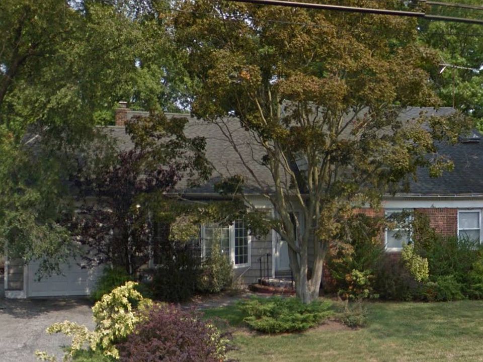 1st image of 350 Forest Ave