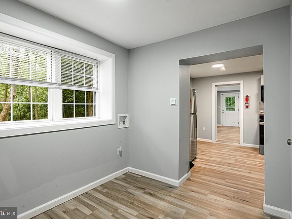 5th image of 73 Wood St