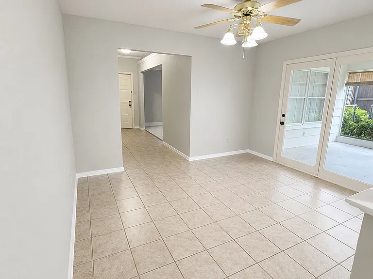 1718 Leicester St — Photo 3