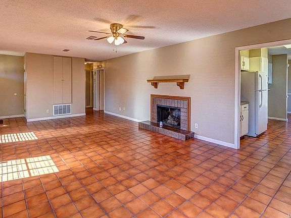 4th image of 2609 Green Oaks Dr