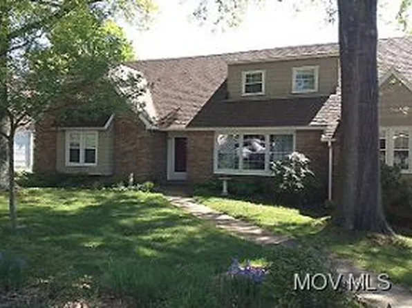 32 Valley View Dr, Vienna, WV 26105