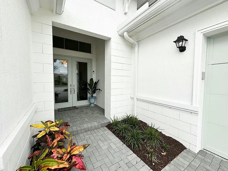10027 Timber Creek Way — Photo 3