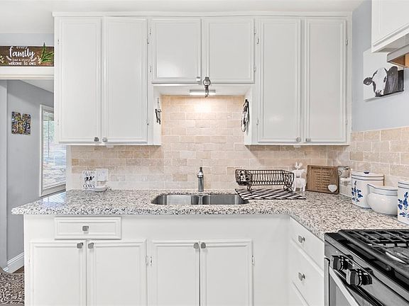 2nd image of 2501 Estate Dr
