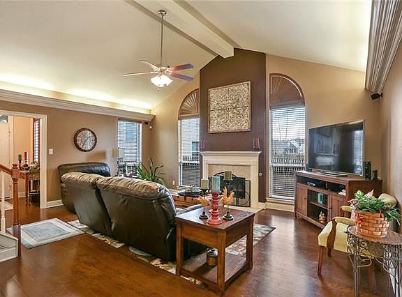 3rd image of 709 Amy Ct