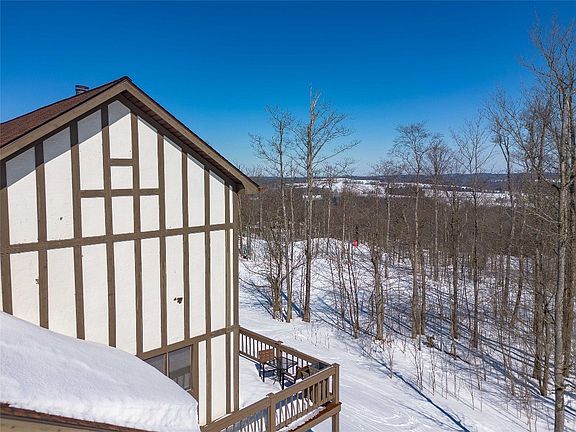 4th image of 8274 Canterbury Dr