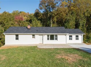 901 Dize Dr, Winston Salem, NC 27107