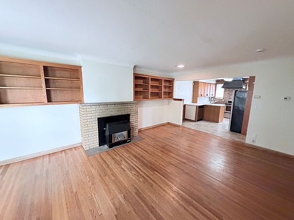 3rd image of 6109 Penn Ave S