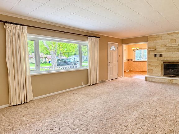 3rd image of 1637 Grove Ave