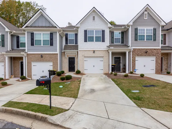 56 Chastain Cir, Newnan, GA 30263
