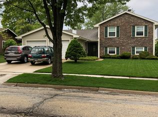 1332 Chartwell Rd, Schaumburg, IL 60195