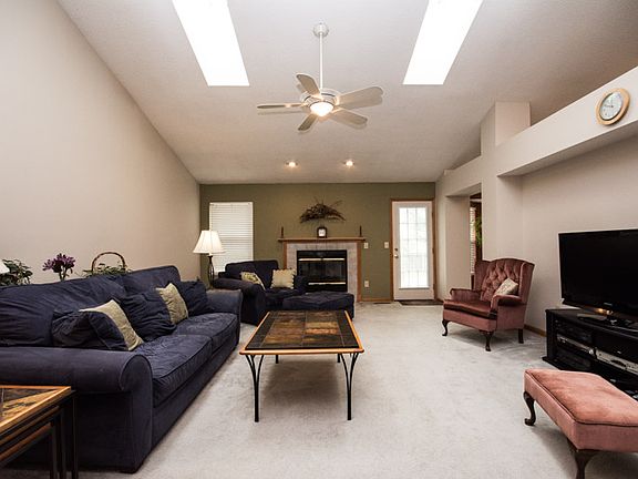 4th image of 552 Beaverbrook Dr