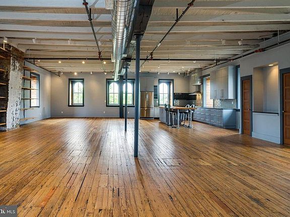 202 N. Union - 3rd Floor Loft Living Area