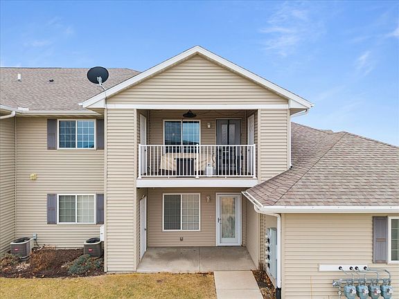 5th image of 340 E Franklin St #202
