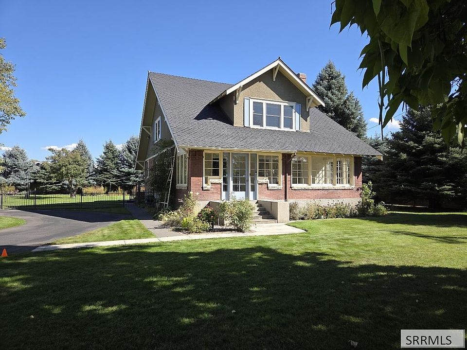 1st image of 2015 Saint Clair Rd