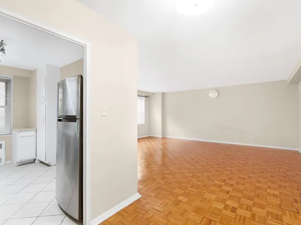 225 Saint Pauls Avenue 1G image 2 of 34