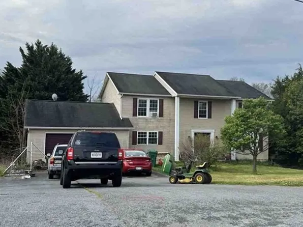 2402 Hoffman Rd, Greencastle, PA 17225