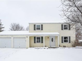 6198 Buckskin Dr, Farmington, NY 14425