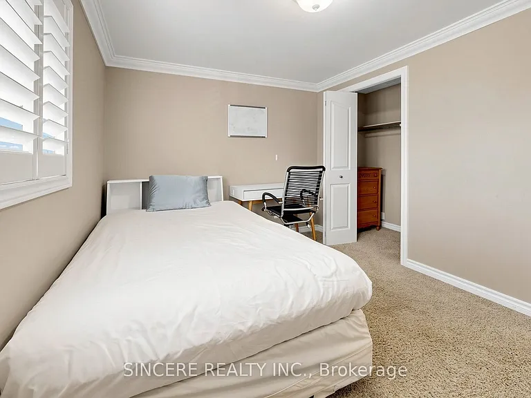 592 Canewood Cres — Photo 22