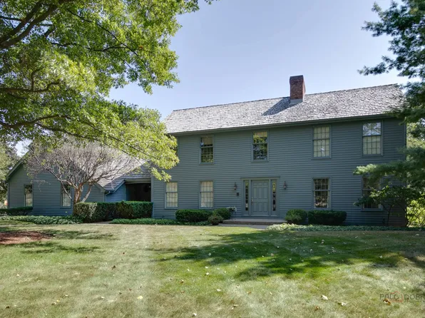 395 Fox Run Rd, Libertyville, IL 60048