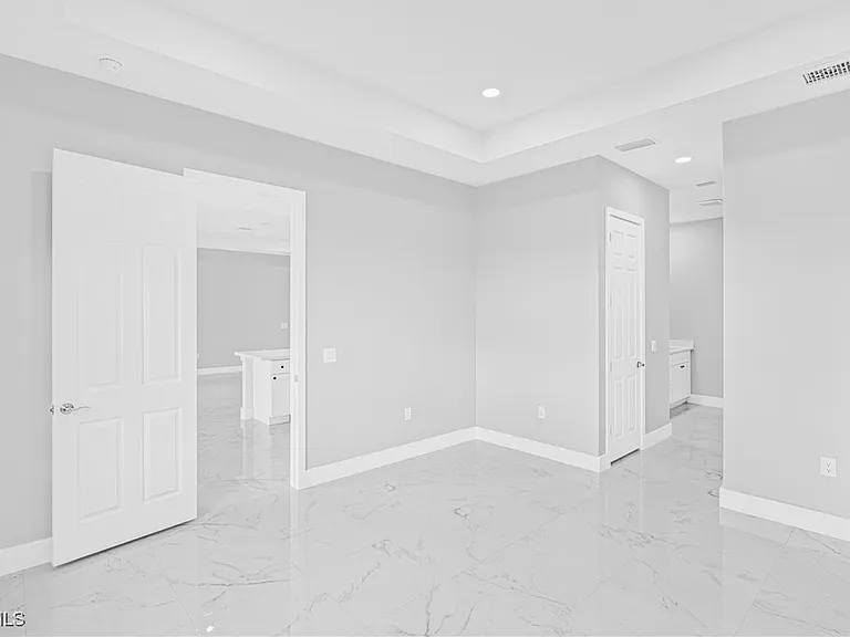 2511 NW 25th St — Photo 13
