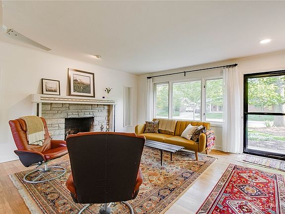 3rd image of 160 Brookside Dr